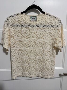 Basil Cream Floral Lace Short Sleeve Top